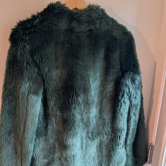 Stunning Aritzia Babaton Faux Fur Winter Coat – Small – Deep Green – Rare Color - Picture 6 of 12
